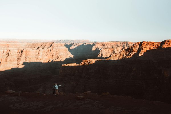 Welche Sicherheitsvorkehrungen sollten Reisende in Krisengebieten treffen?